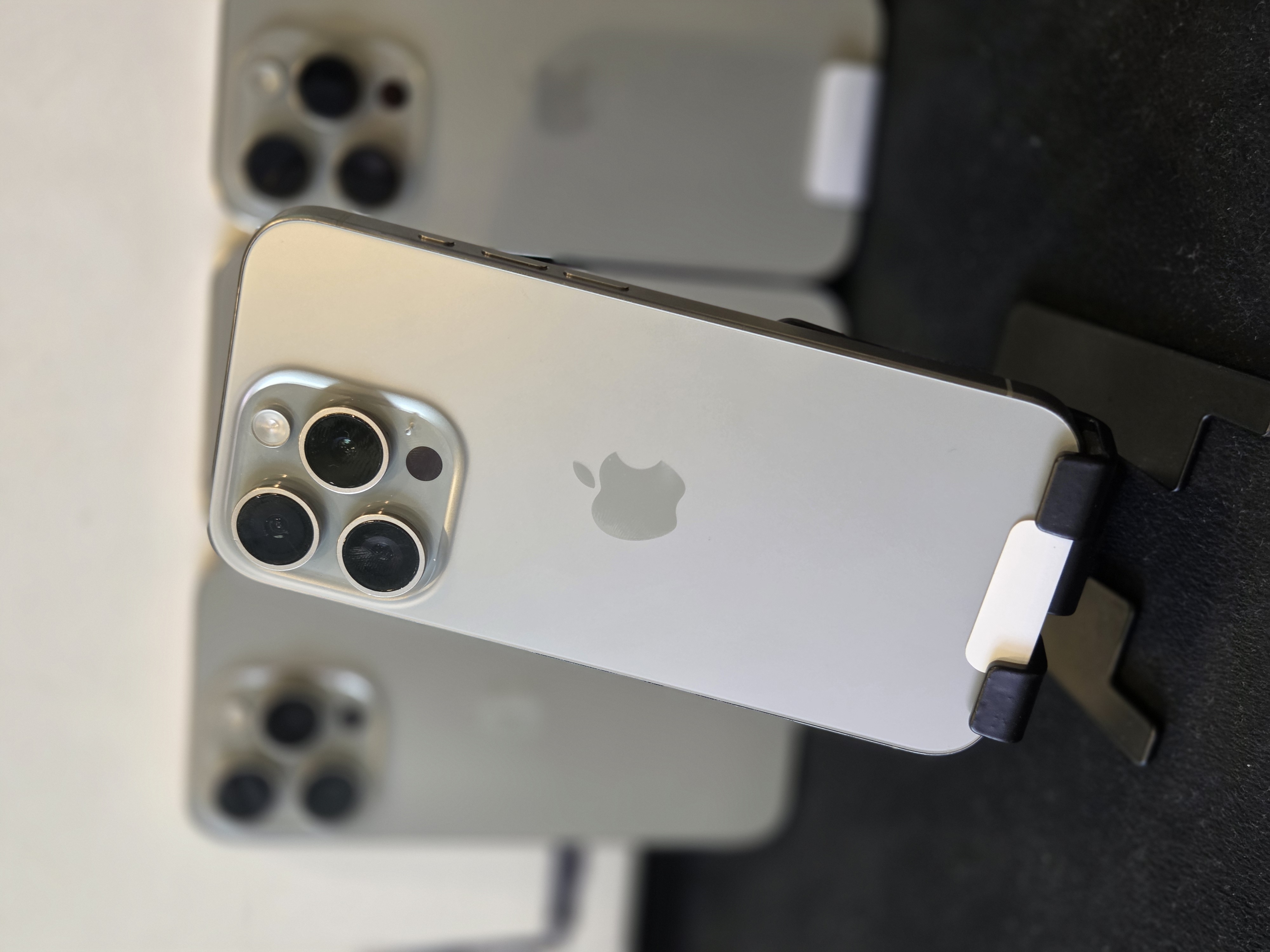 REFURBISHED IPHONE 15 PRO 256 GB NATURAL photo 2